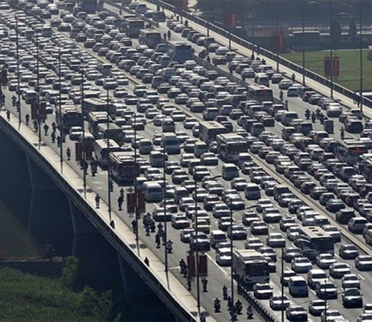 СЕЗОН ДАЧНЫХ ПРОБОК ОТКРЫТ