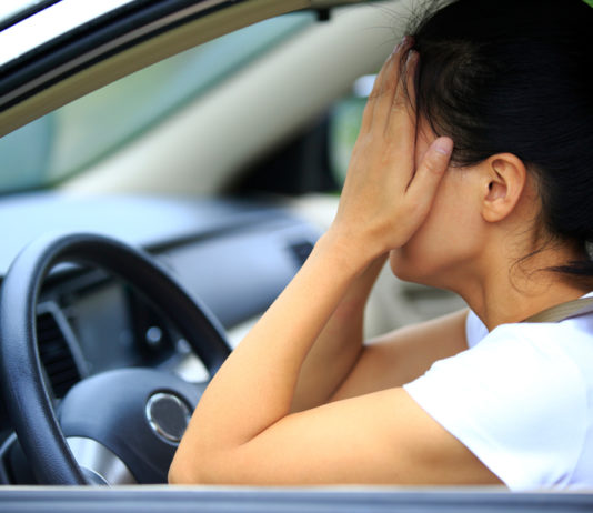 В момент наезда на ребенка в Подмосковье автомобилистка говорила по телефону