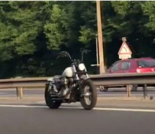 Мотоцикл несколько километров ехал по трассе без водителя