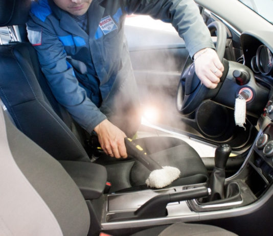 Как делается профессиональная химчистка салона автомобиля?