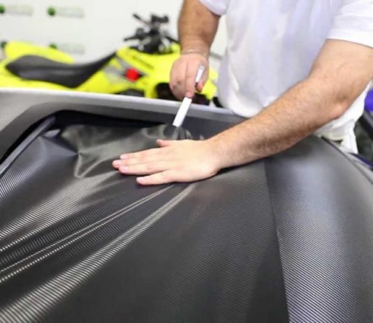 Техника наклеивания виниловой пленки на автомобиль