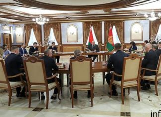 Лукашенко принял в своей резиденции сборную по тяжелой атлетике