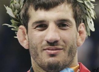 Российский борец Гацалов будет выступать под флагом Армении