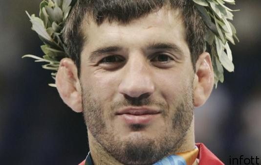 Российский борец Гацалов будет выступать под флагом Армении
