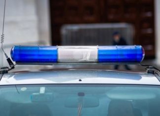 Грузовик провалился под землю после ДТП в Москве