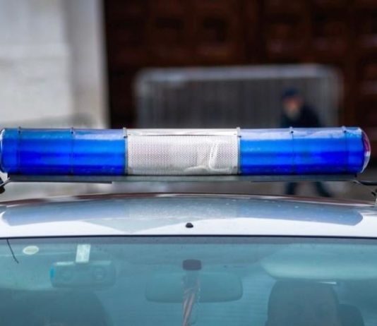 Грузовик провалился под землю после ДТП в Москве