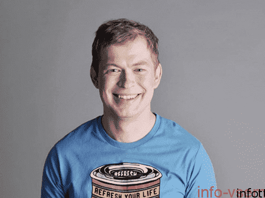 Юрий Катаев из Физрука попал в больницу с ножевым ранением после семейной ссоры