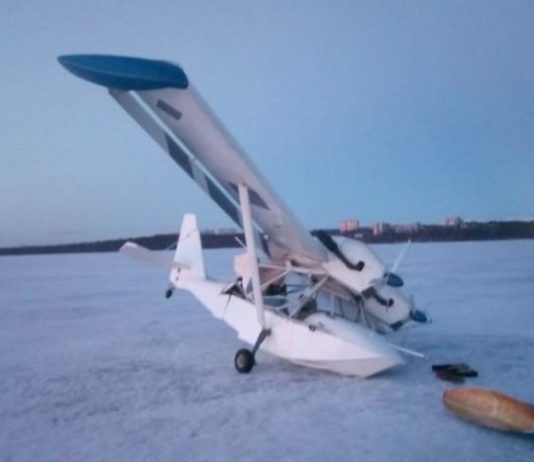 Под Мурманском упал двухмоторный самолет: пострадал пилот