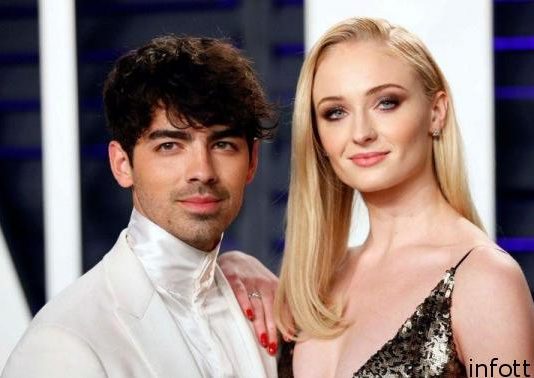 Счастливая невеста: первые официальные фото со свадьбы Софи Тернер