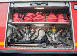 В пригороде Баку загорелся торговый центр, есть пострадавшие