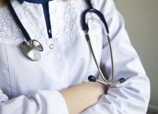 Девочка в Казахстане выпала из окна детсада и впала в кому