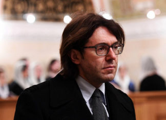 «Жаль»: Малахов прокомментировал развод Лолиты