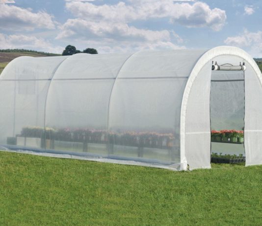 Пленочное покрытие для тепличного каркаса