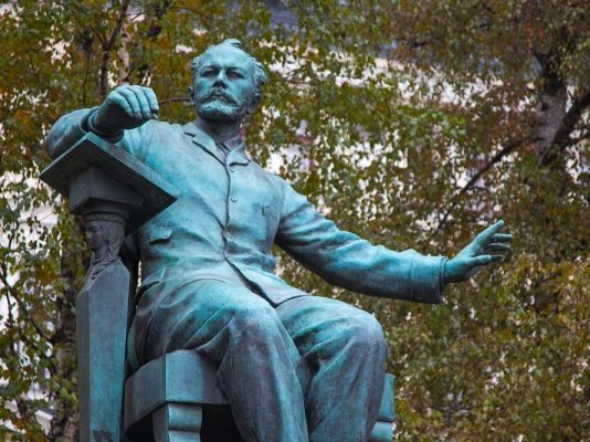 В Санкт-Петербурге решат, кто станет архитектором памятника Чайковскому