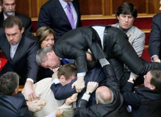 Отзыв натовских инструкторов с границы фронта вызвал истерику в Раде