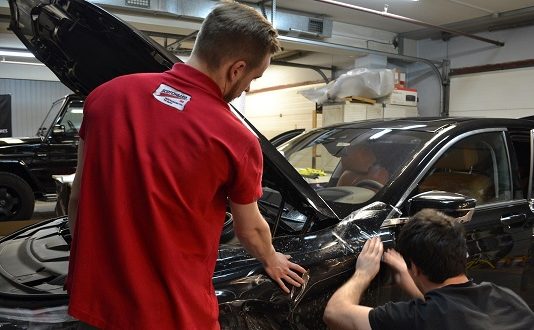 Технология оклейки автомобиля защитной пленкой