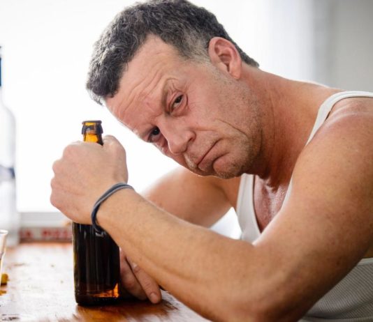 Анонимное лечение алкоголизма: минимум стресса и переживаний для человека