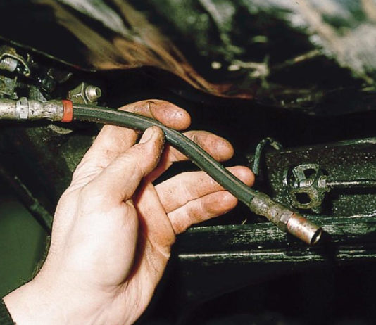 Меняем тормозные шланги вовремя