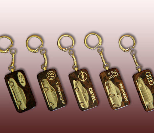 Брелоки из обсидиана с логотипом авто