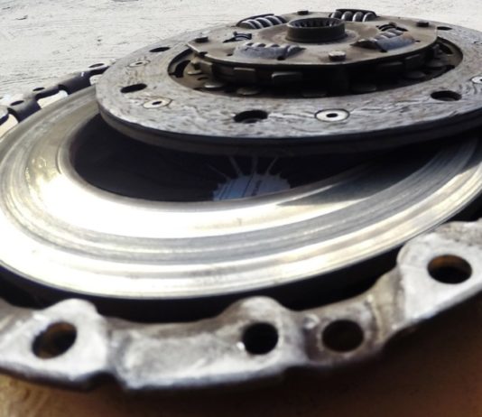 Основные признаки износа сцепления: когда его лучше поменять?