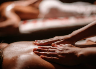 Что представляет собой эротический массаж?