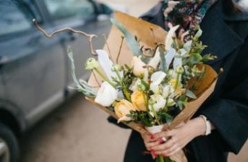 Причины популярности услуги доставки цветов