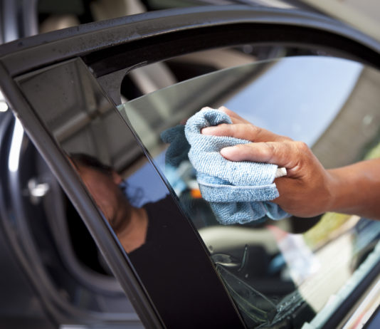 Тонировка стекол автомобиля: этапы проводимых работ