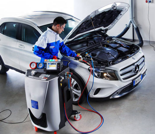 Как происходит заправка кондиционера машины?