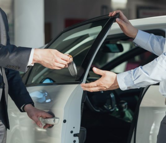 Как правильно купить автомобиль в автосалоне?