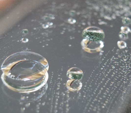 Антидождь для лобового стекла: нужен или нет