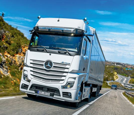 Грузовики Mercedes-Benz набирают скорость