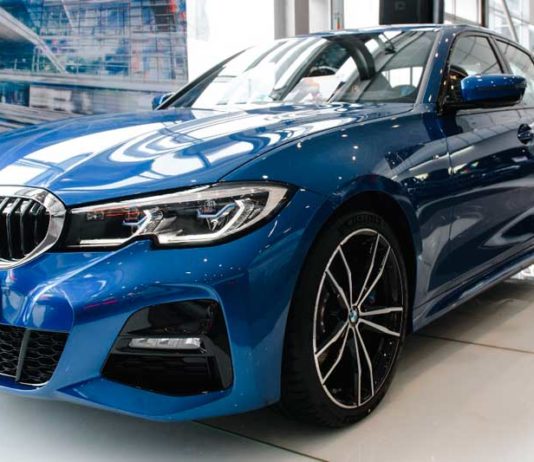 Седан BMW 3 серии — разгоняет реальность