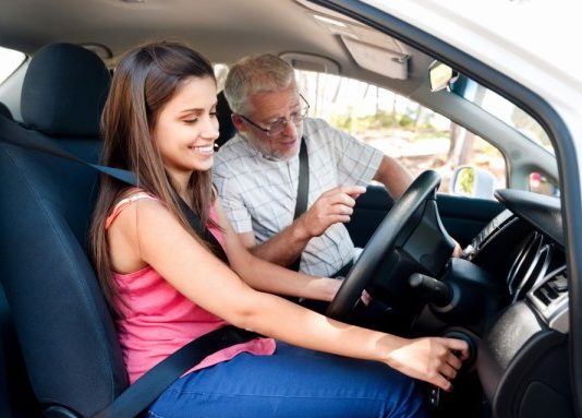 Как проходит обучение в автошколе?