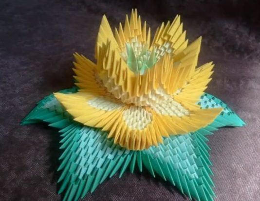 Как собрать цветок лотоса из бумажных треугольных модулей?