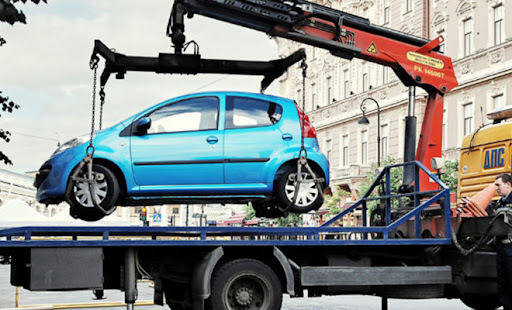 Эвакуация автомобиля: законность, действия автовладельца