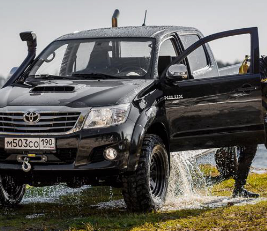 Легендарный Toyota Hilux и его двенадцать подвигов