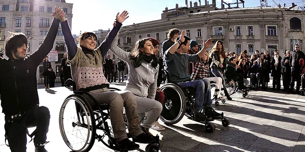 Many people with serious disabilities. Инвалиды в США. Люди инвалиды. Инвалид радуется. Инвалиды в Канаде.