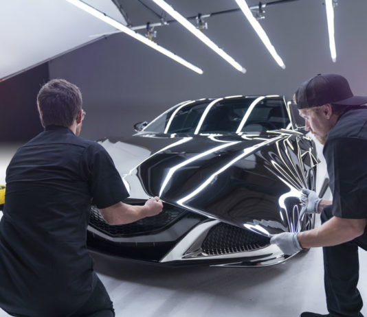 Оклейка автомобиля пленкой: особенности процесса