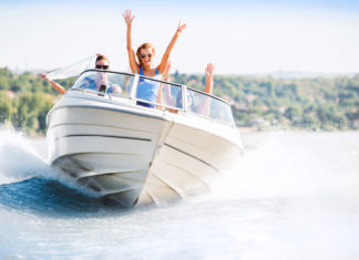 Чем хороши прогулки на катере?