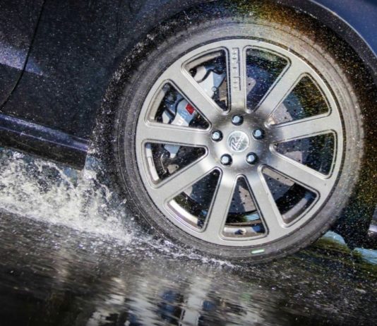 Аквапланирование шин: что это и как с ним бороться?