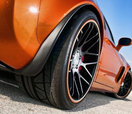 Как заменить спущенную шину, основные этапы работы