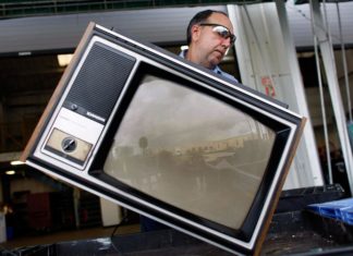 Сдать в ломбард телевизор: особенности