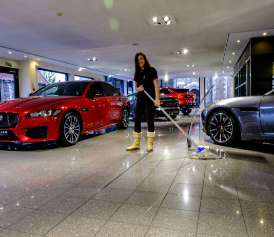 Уборка автосалона — правила для чистоты в павильоне