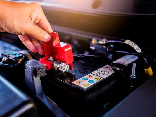 Как заменить аккумулятор в авто?