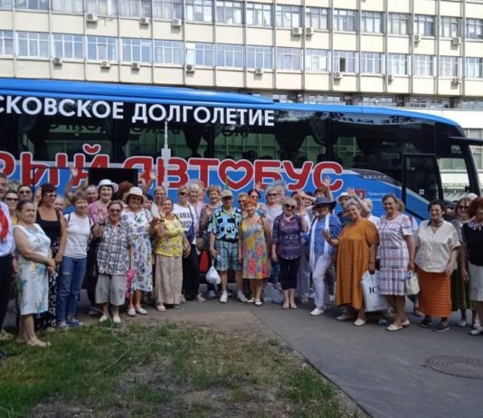 «Добрый автобус» для пенсионеров устраивает бесплатные мини-путешествия по Москве Добрый автобус