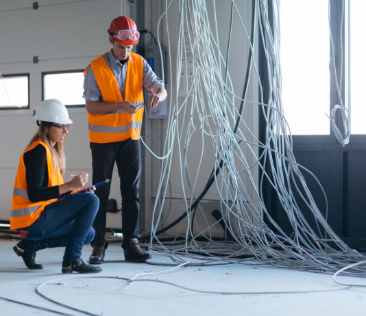 Что входит в электромонтажные работы: этапы и виды