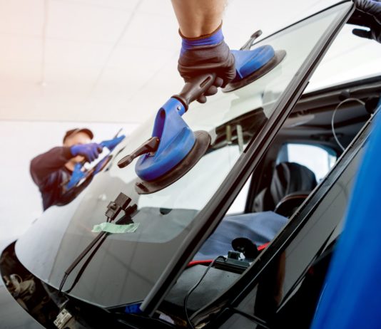 Когда нужна замена автостекол?