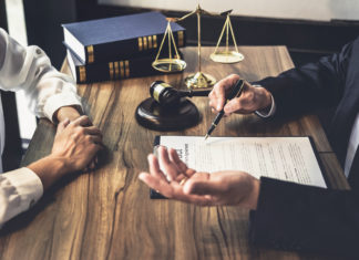 Зачем нужен адвокат по уголовным делам?