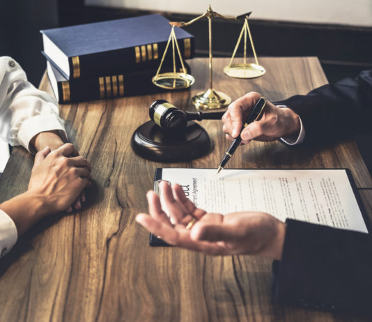 Зачем нужен адвокат по уголовным делам?