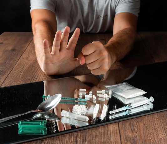 Как убедить наркомана лечиться ?